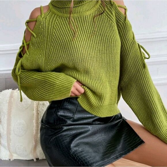 Turtleneck Cold Shoulder Lace Up Side Sweater - Picture 5 of 10